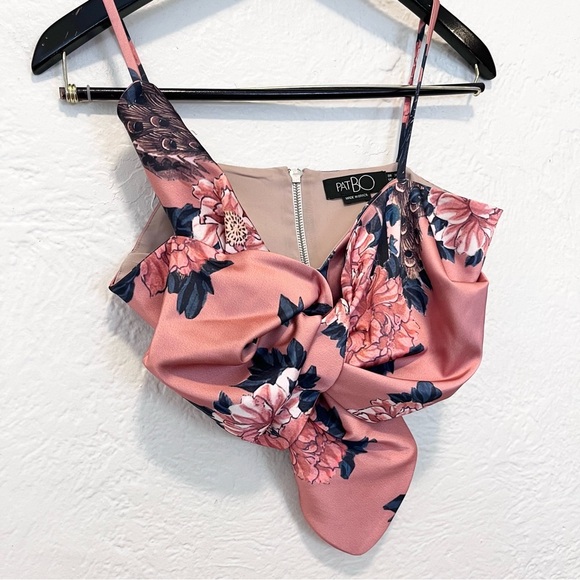 PatBO 4 Top Cropped Knot Twist Front Floral Crop - Picture 5 of 12